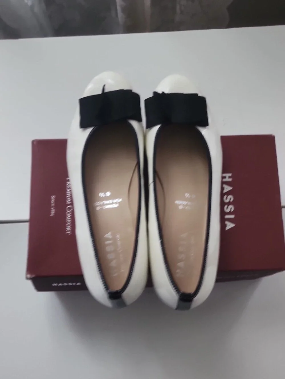 White Leather Bow Trim Flats